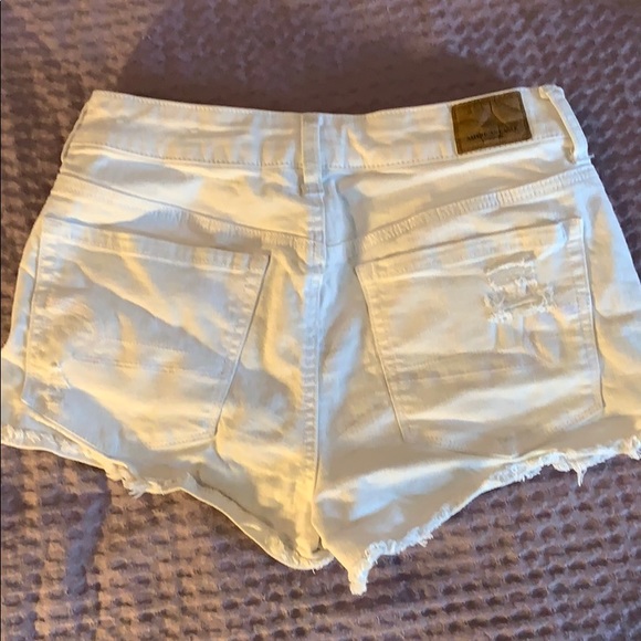 AMERICAN EAGLE SHORTS 🦅 White Jean Shorts Size 6 - Picture 2 of 4